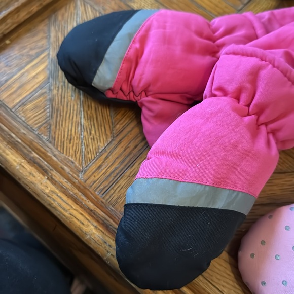 Little girls winter hat and gloves lot - Picture 14 of 15